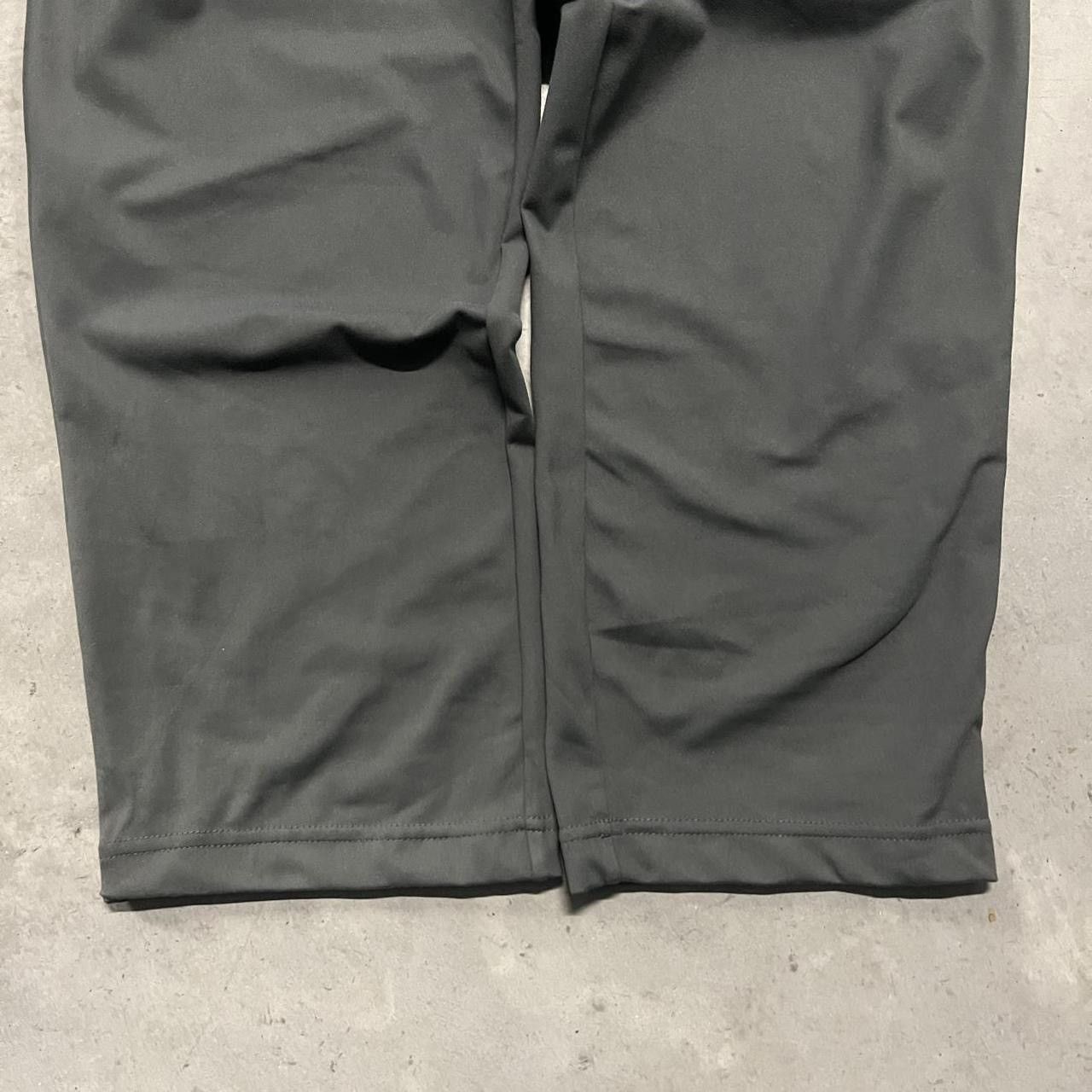 Japanese Brand × Vintage Crazy Vintage Y2K Grey Cargo Sweats w/ waistband and pockets Size US 38 / EU 54 - 4 Thumbnail