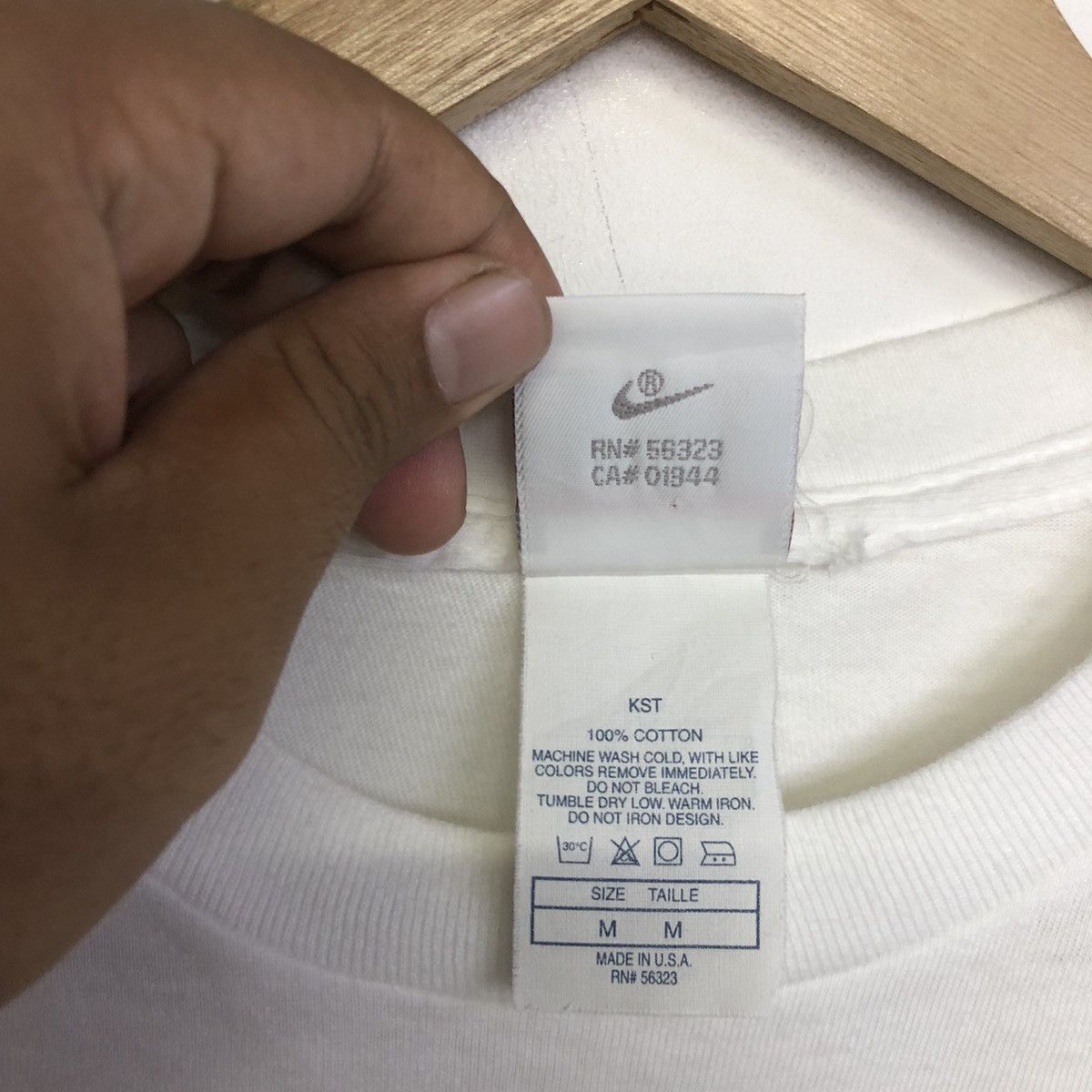 Nike VINTAGE 90 NIKE HOOP HEROES SIR CHARLES BARKLEY ARTWORK TEE Size US M / EU 48-50 / 2 - 11 Thumbnail