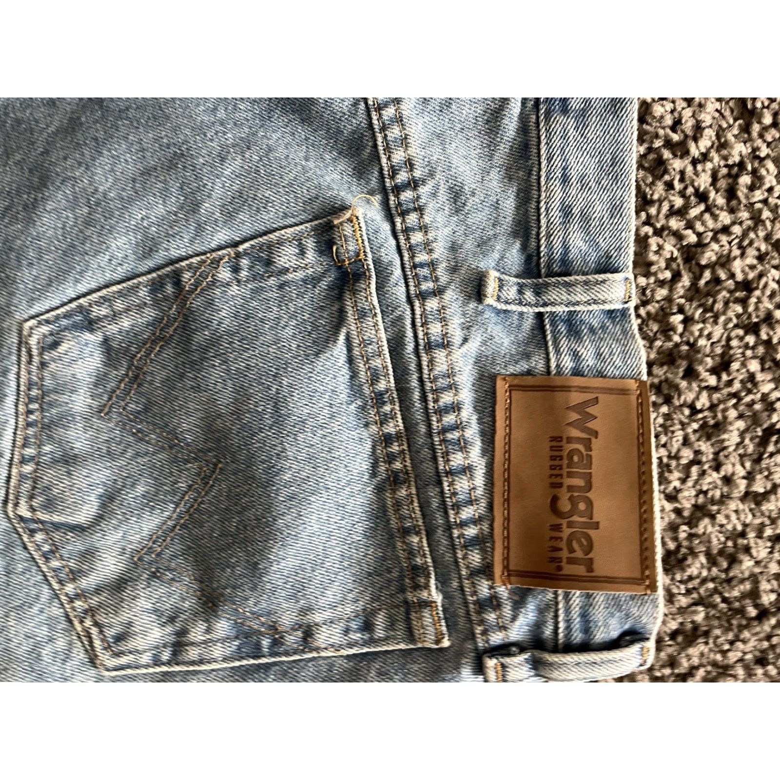 Wrangler Wrangler Bermuda Shorts Mens 42 Denim Light Wash Mid Rise 9in Inseam 5-Pocket Cotton Casual Jeans Style Regular Fit Navy Blue Mens Size US 42 / EU 58 - 3 Thumbnail