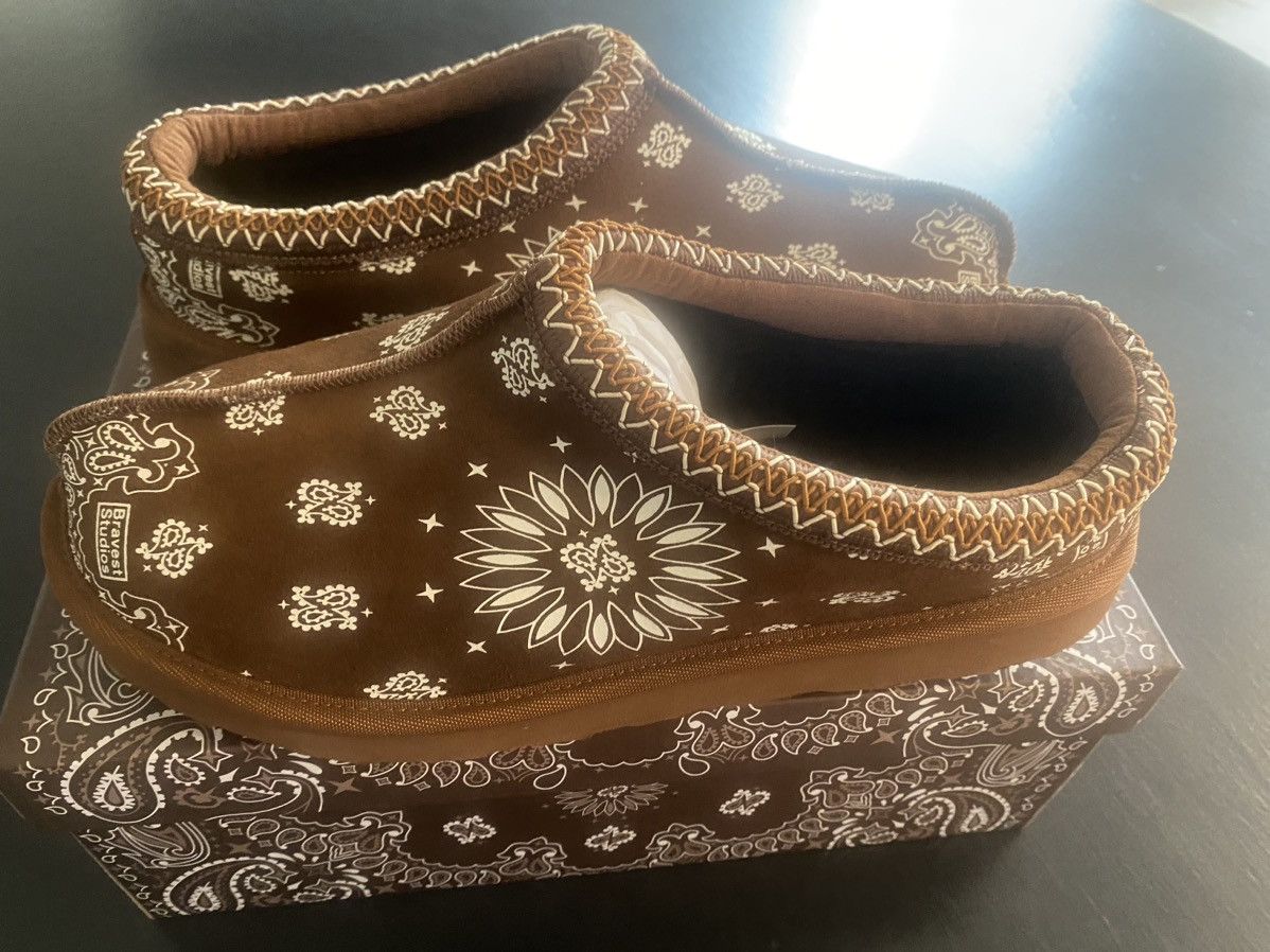 image of Brown Paisley Slippers Bravest Studios Sz. 8 Men