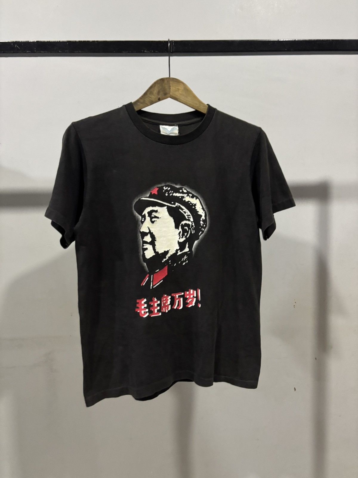 Vintage VINTAGE 90s MAO ZEDONG SUNFADED THRASHED BOXY ERD STYE Size US S / EU 44-46 / 1 - 1 Thumbnail