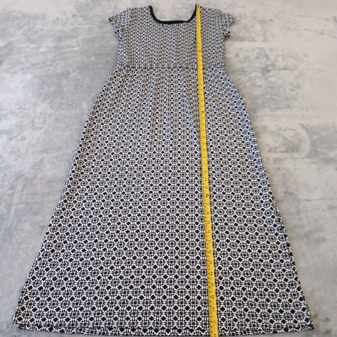 Talbots T by Talbots Dress Short Sleeve Black Geometric Maxi Petite Small PS Round Neck Pullover Knit Polyester Spandex Pockets Side Slit Stretch Vintage No Size 28" / US 6 / IT 42 - 6 Thumbnail