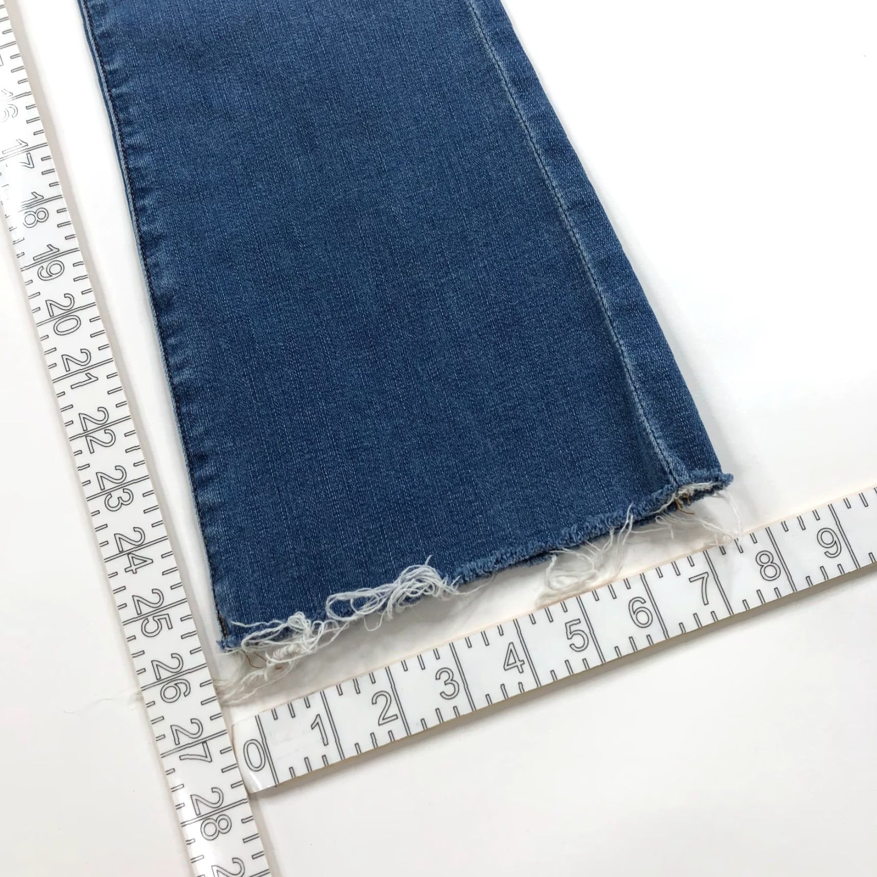Frame FRAME Jeans Cropped Mid Denim 27W 26L Le Crop Mini Boot 27 Blue 5-Pocket Womens Regular Rise Capo? Size 27" / US 4 / IT 40 - 5 Thumbnail