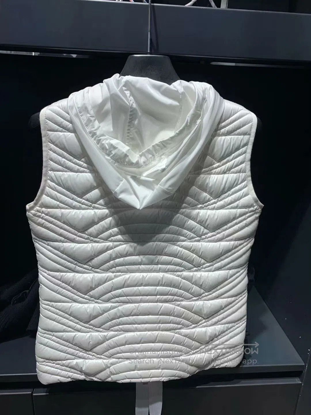 Moncler Moncler White Down Vest. Size M / US 6-8 / IT 42-44 - 4 Thumbnail