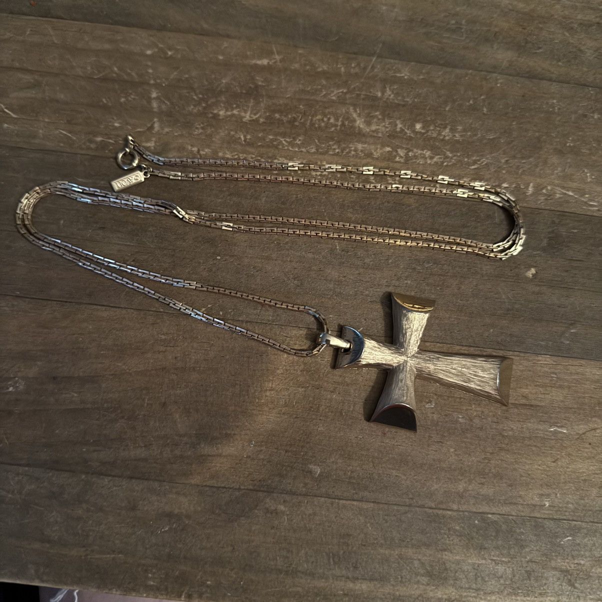 Vintage Vintage Avon gold tone long chunky cross pendant necklace Size ONE SIZE - 3 Thumbnail