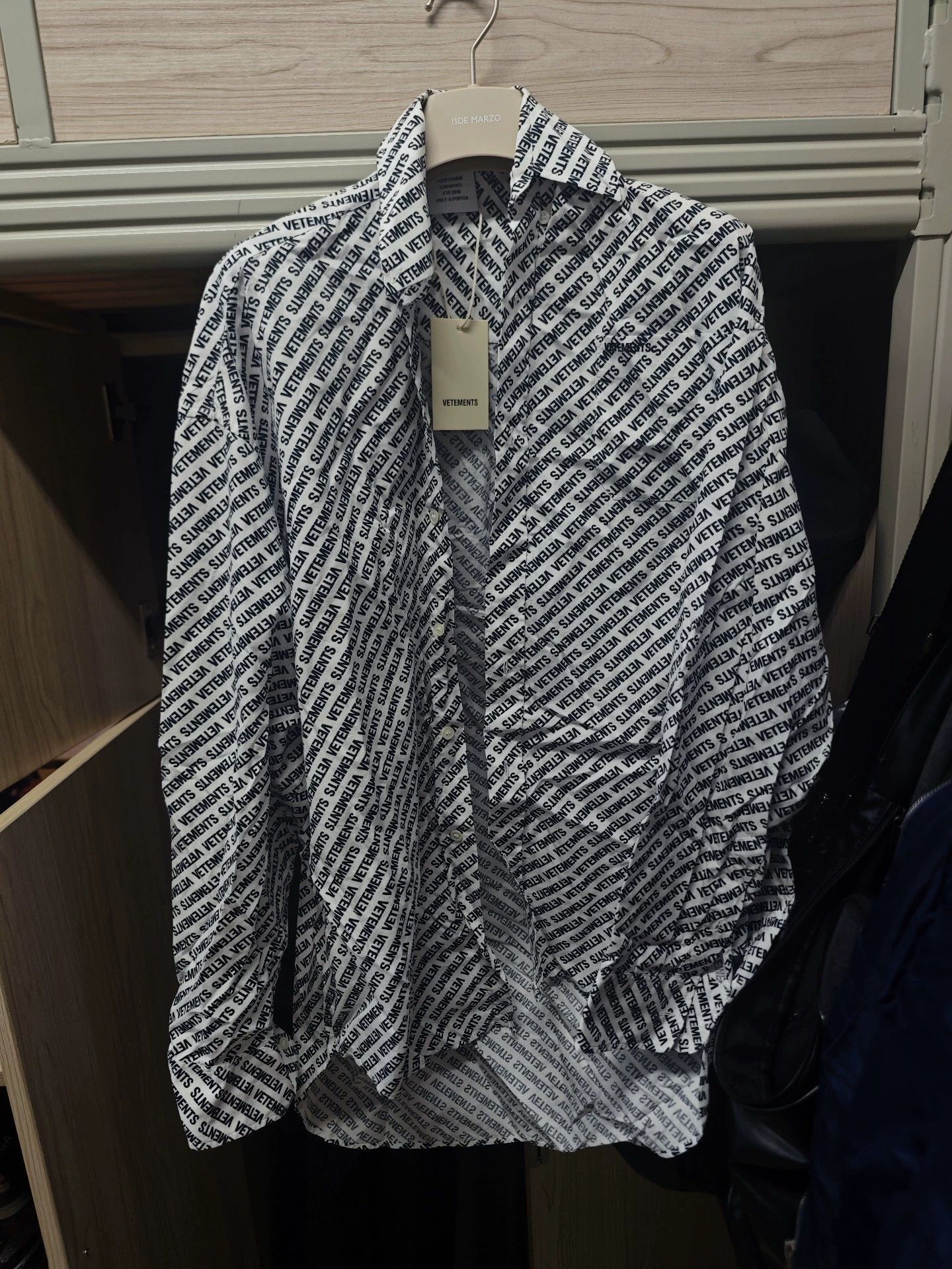 Vetements VETEMENTS Logo Print Cotton Shirt - dmc Size US S / EU 44-46 / 1 - 1 Thumbnail