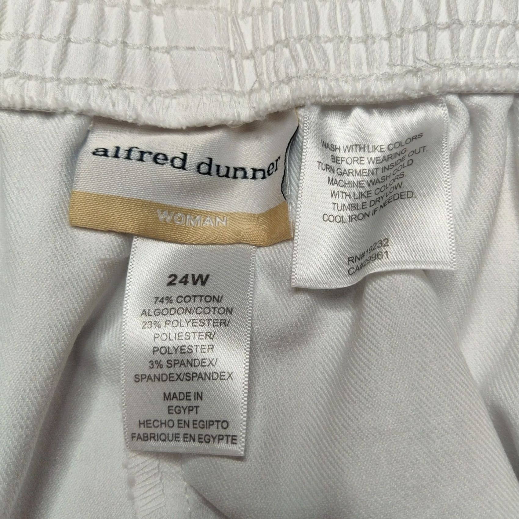 Vintage Alfred Dunner Classics Women Plus 24W Pull On White Denim Capri Pants NEW Size 42" / US 20 - 7 Thumbnail