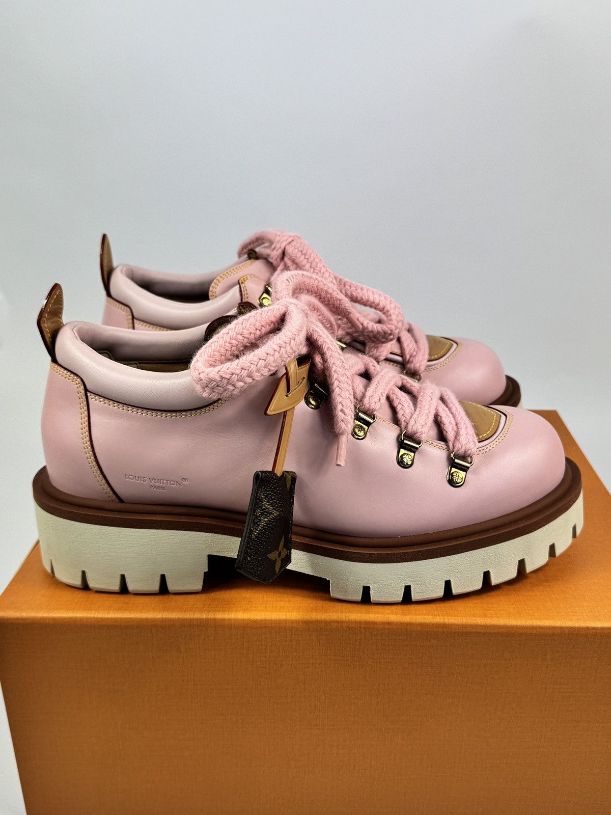 Louis Vuitton LV REMIX DERBY 1AIJAN SIZE: LV8 fits US10 Size US 8 / EU 41 - 1 Thumbnail