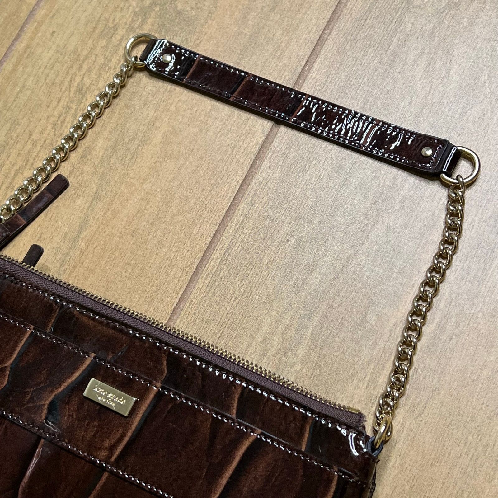Kate Spade Y2K Kate Spade Brown Patent Leather Bow Bag Small Boho Size ONE SIZE - 3 Thumbnail