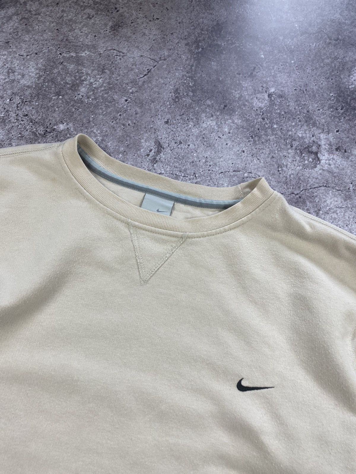 Nike × Vintage VINTAGE Y2K NIKE SWEATSHIRT CREWNECK MINI SWOOSH Size US L / EU 52-54 / 3 - 3 Thumbnail