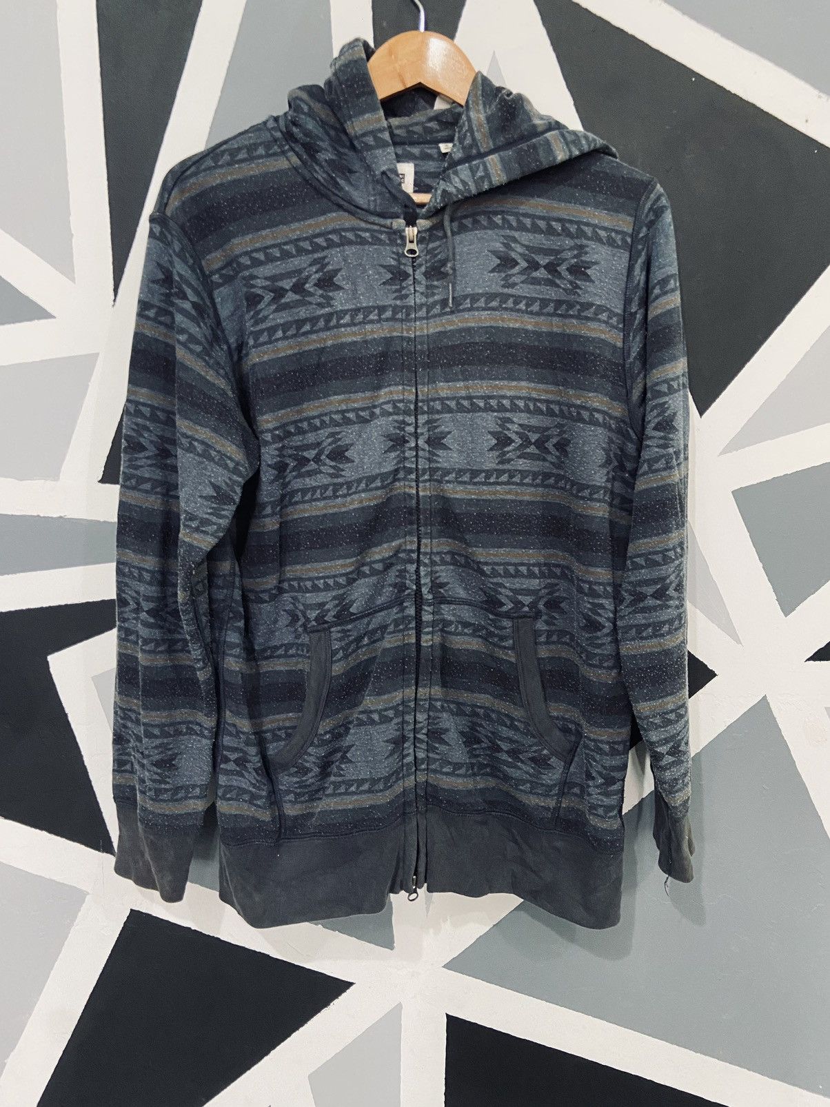 image of Vintage Uniqlo Sweater Hoodie in Grey, Men's (Size XL)