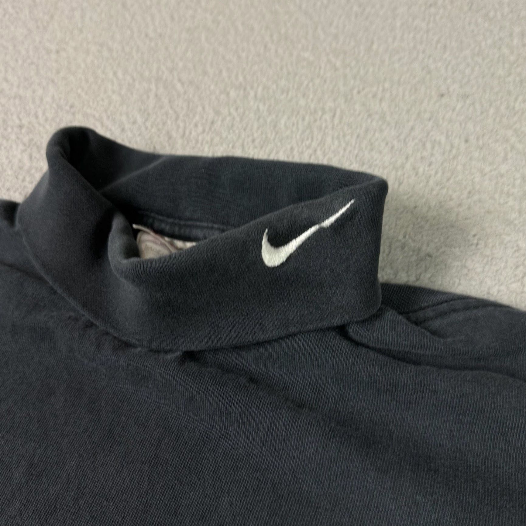 Nike VINTAGE Nike Sweatshirt Mens M Black Essential Turtleneck Swoosh Distressed Size US M / EU 48-50 / 2 - 3 Thumbnail