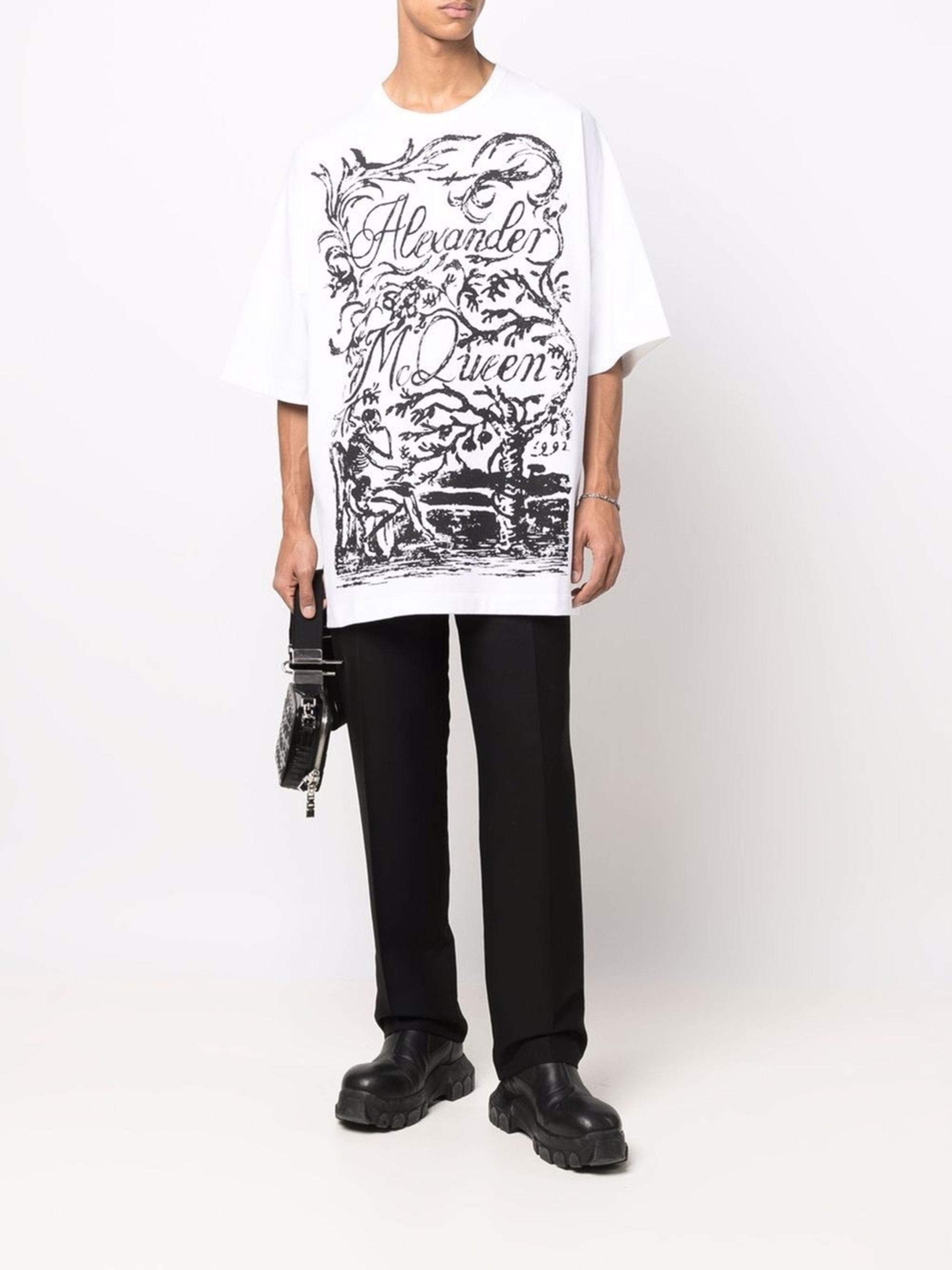 Alexander McQueen o1y1024 T-Shirt In White Size US XL / EU 56 / 4 - 2 Thumbnail