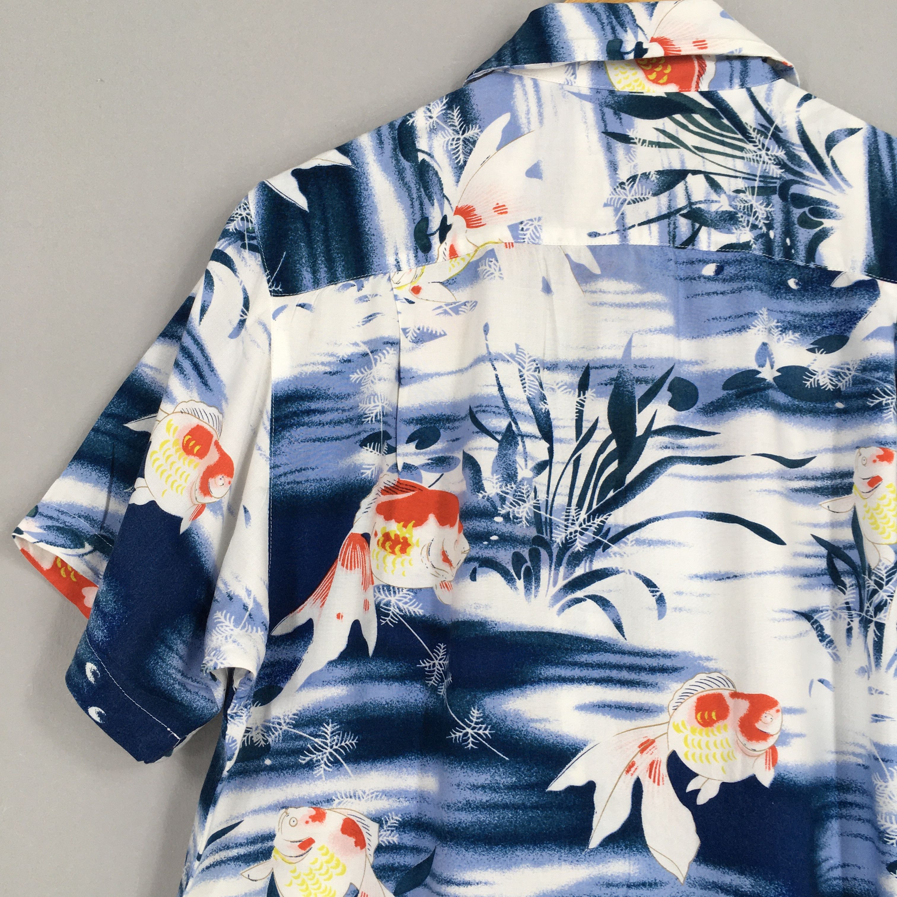 Japanese Brand Vintage Hawaiian Japanese Gold Fish Rayon Shirt Medium Size US M / EU 48-50 / 2 - 8 Thumbnail
