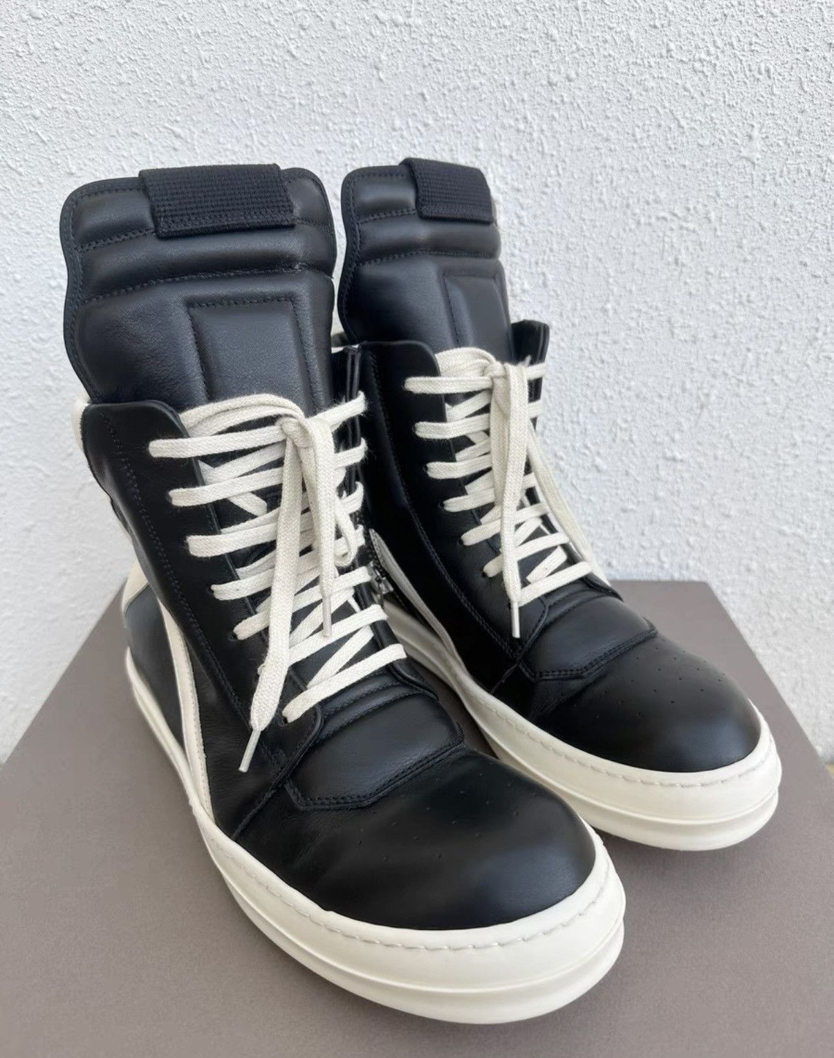 Rick Owens Rick Owens Black & White High-Top Inverted Triangle Size US 7 / EU 40 - 3 Thumbnail