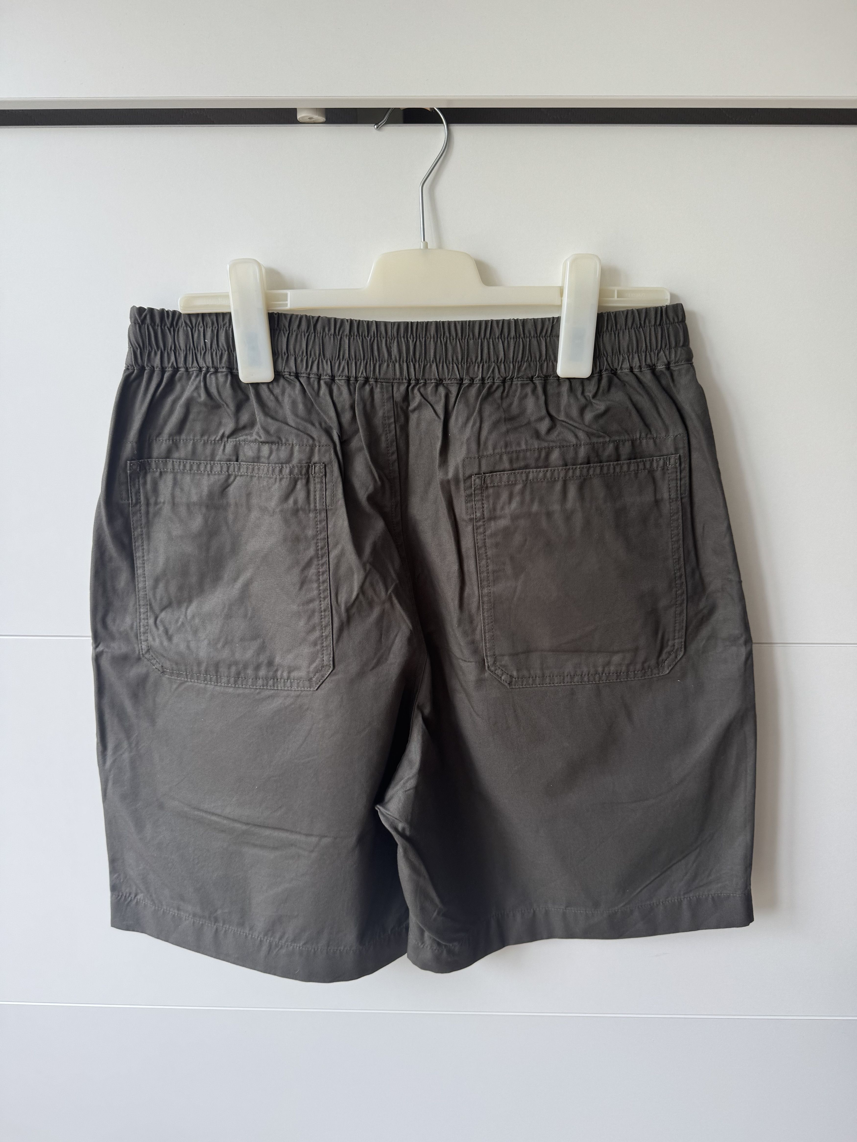 Uniqlo [M] U Easy Wide-Fit Shorts in Olive Size US 30 / EU 46 - 2 Thumbnail