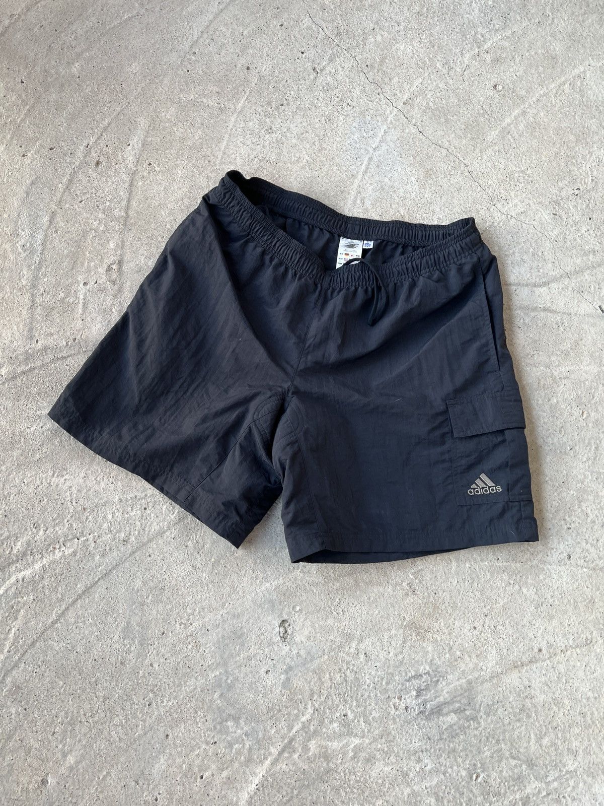 Adidas Adidas Vintage Shorts Size US 36 / EU 52 - 1 Thumbnail