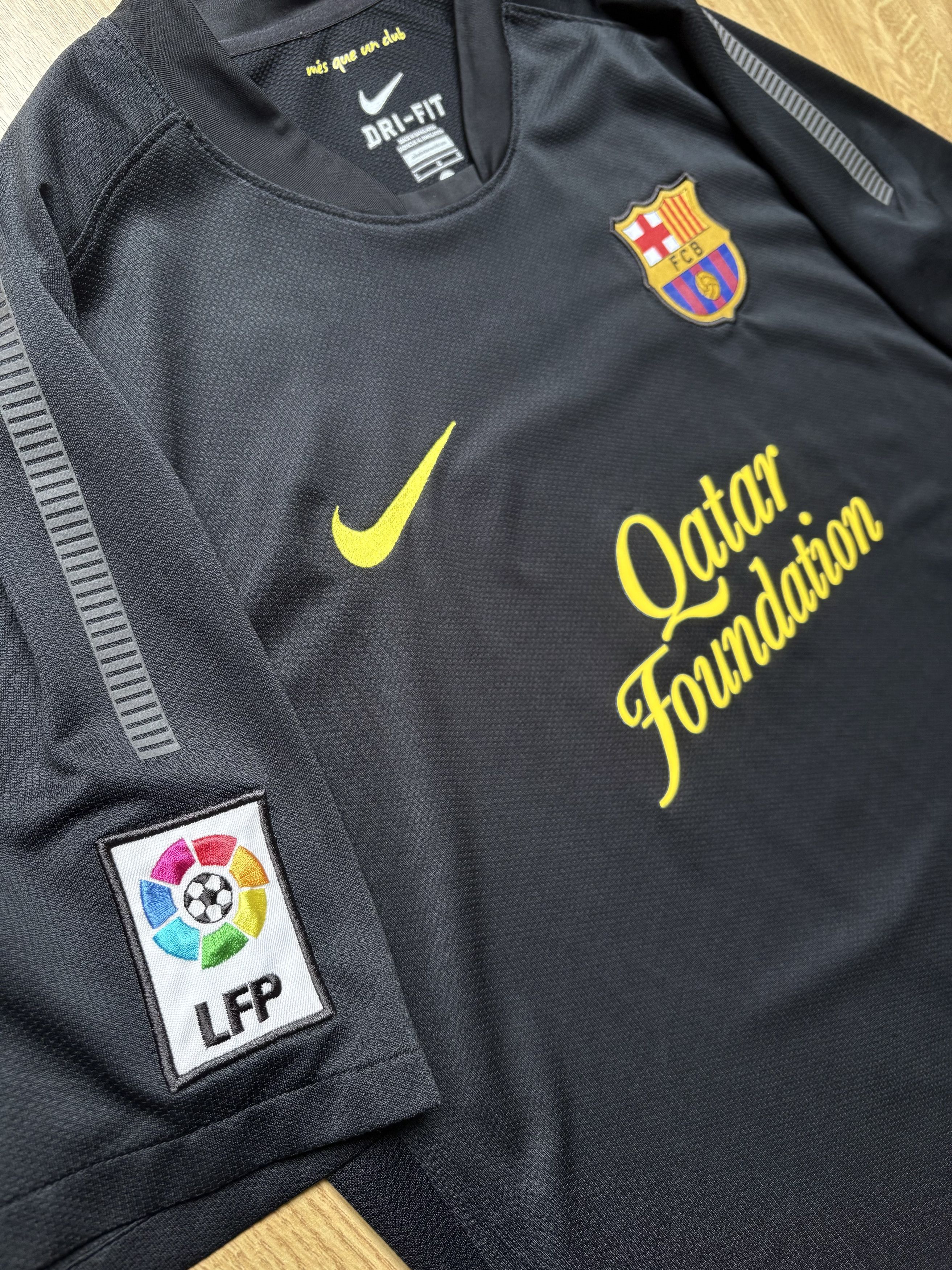 Nike FC Barcelona 2011/12 Away Jersey – Fàbregas #4 – Size L Size US L / EU 52-54 / 3 - 3 Thumbnail