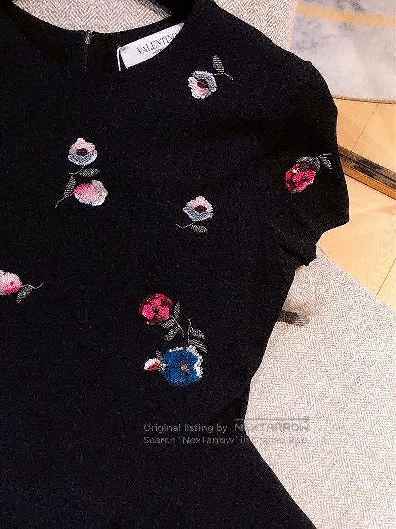 Valentino Valentino Knitted dress embroidered with beaded flowers Size S / US 4 / IT 40 - 3 Thumbnail