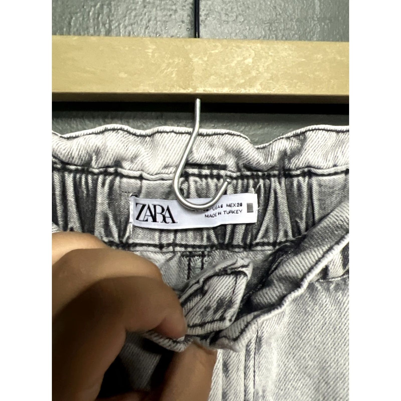 Zara Zara Barrel Jeans High Waisted Denim Paper Bag Waist Women's 6 Jeans City 100% Cotton Regular Zipper Button Pocket Gray Vintage No Size 28" / US 6 / IT 42 - 2 Thumbnail