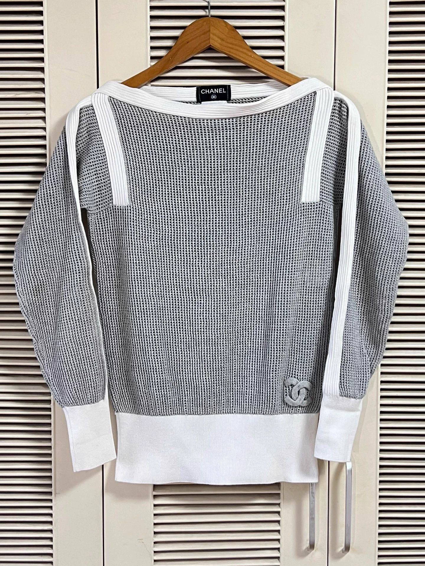 Chanel Chanel Gray White Colorblock CC Logo Knit Sweater 34 Size XS / US 0-2 / IT 36-38 - 1 Thumbnail