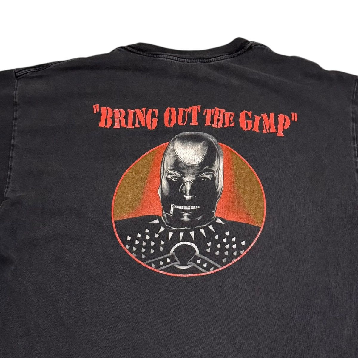 Gildan 2000s Gildan Pulp Fiction Bring out the Gimp Shirt Men's L Size US L / EU 52-54 / 3 - 2 Thumbnail