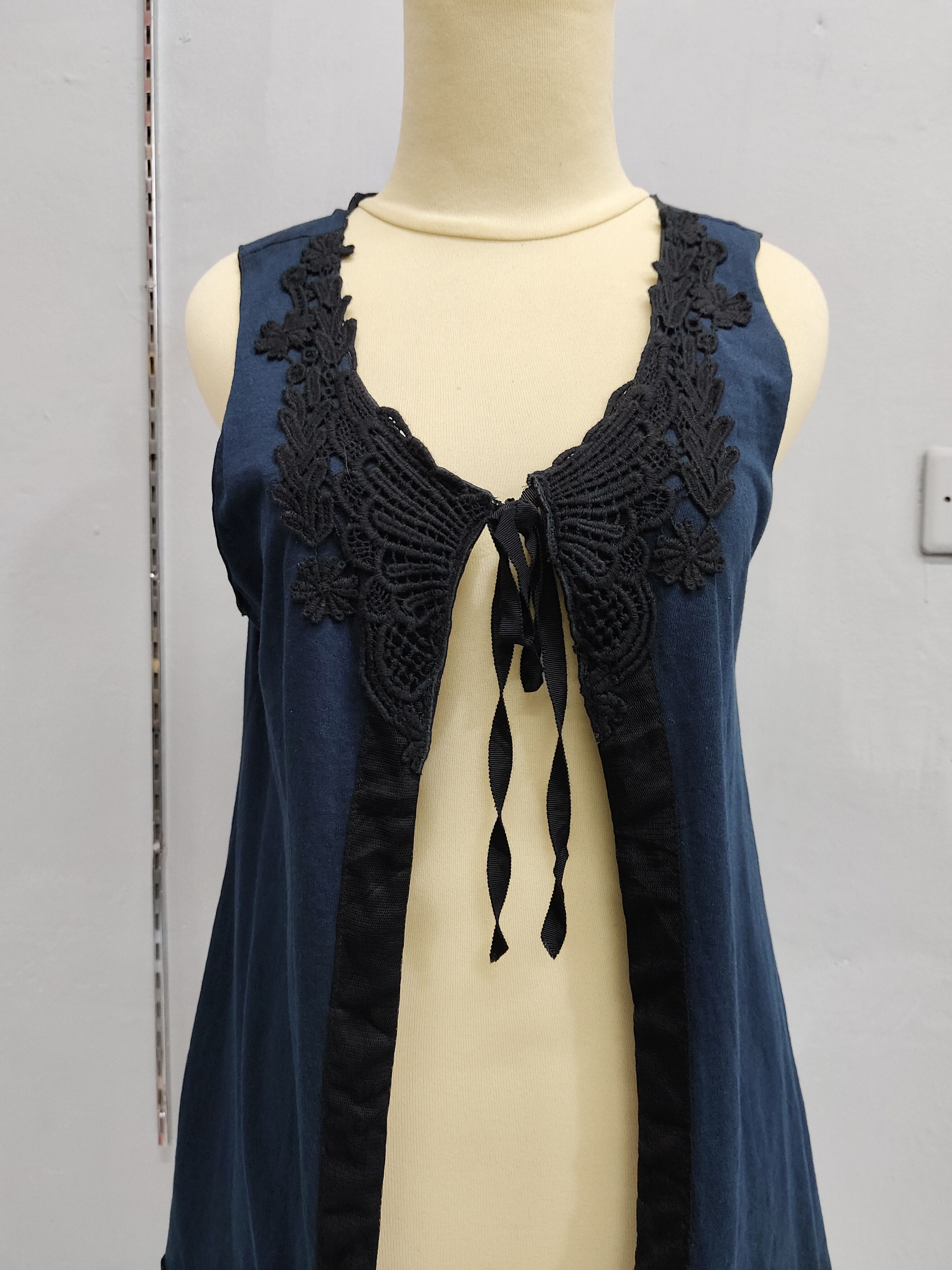 Anna Sui 00s Anna Sui❤️‍🔥Butterfly Brocade Y2K Style Lace Top Size L / US 10 / IT 46 - 2 Thumbnail