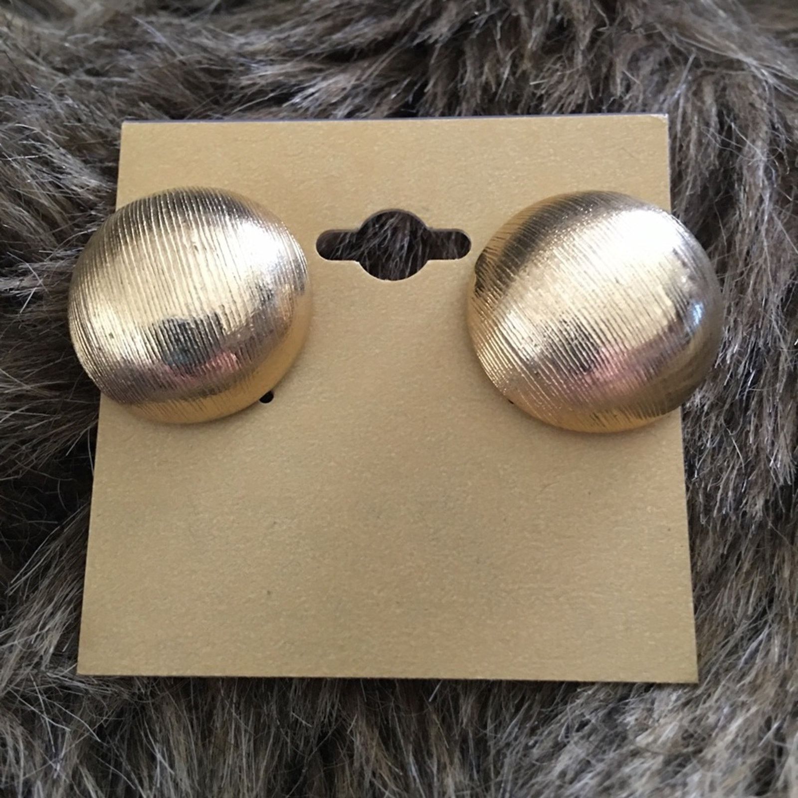 Vintage Vintage textured gold tone button earrings Size ONE SIZE - 2 Thumbnail