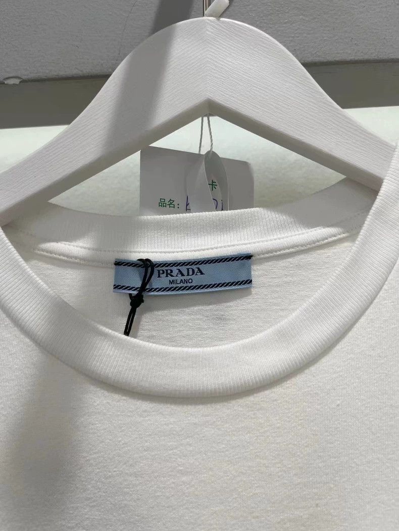 Prada Prada Iron triangle long sleeves 2501-Nextarrow Size US S / EU 44-46 / 1 - 5 Thumbnail