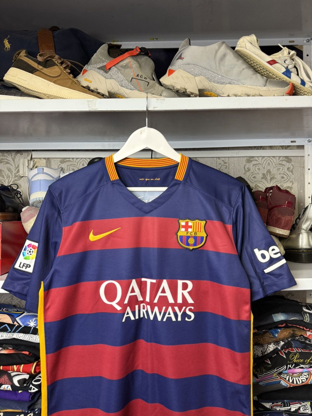 Vintage FC BARCELONA SPAIN 2016 HOME FOOTBALL SHIRT JERSEY #10 Messi Size US M / EU 48-50 / 2 - 2 Thumbnail