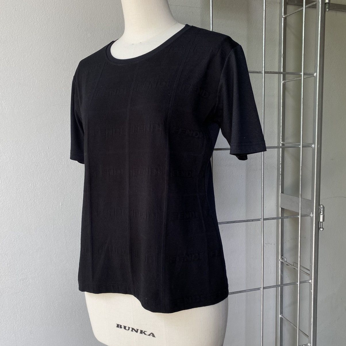 Fendi FENDI Black Logo-Embossed Fendi Tee Size M / US 6-8 / IT 42-44 - 4 Thumbnail