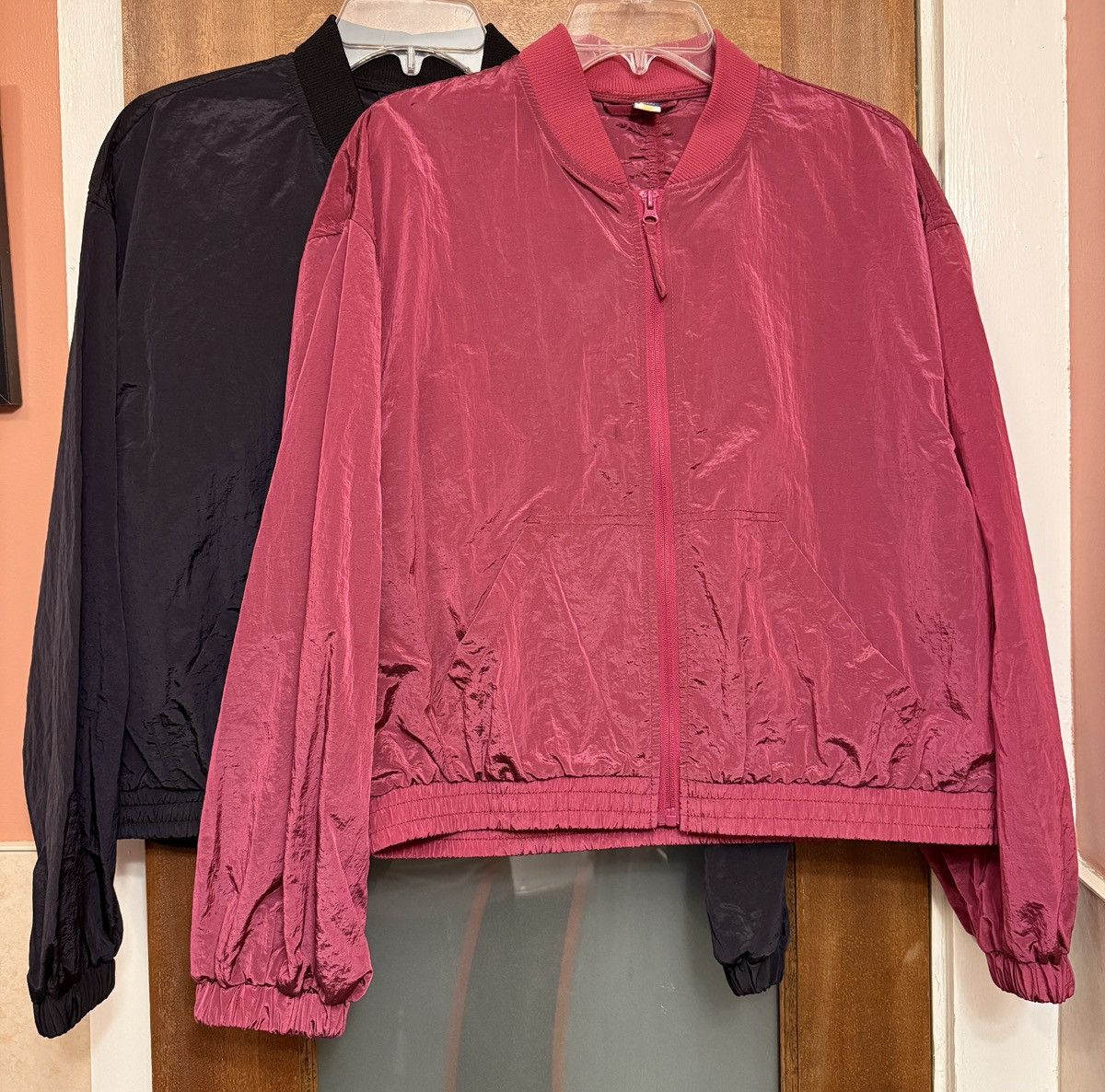 Old Navy Old Navy Nylon Zip Up Athetic Lot Cropped Raspberry & Black Size M / US 6-8 / IT 42-44 - 1 Thumbnail