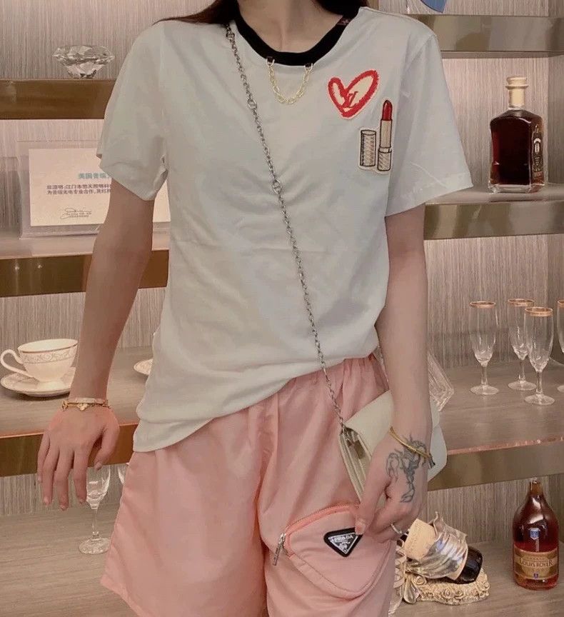 Louis Vuitton Louis Vuitton White Valentine limited love lipstick logo c Size S / US 4 / IT 40 - 5 Thumbnail