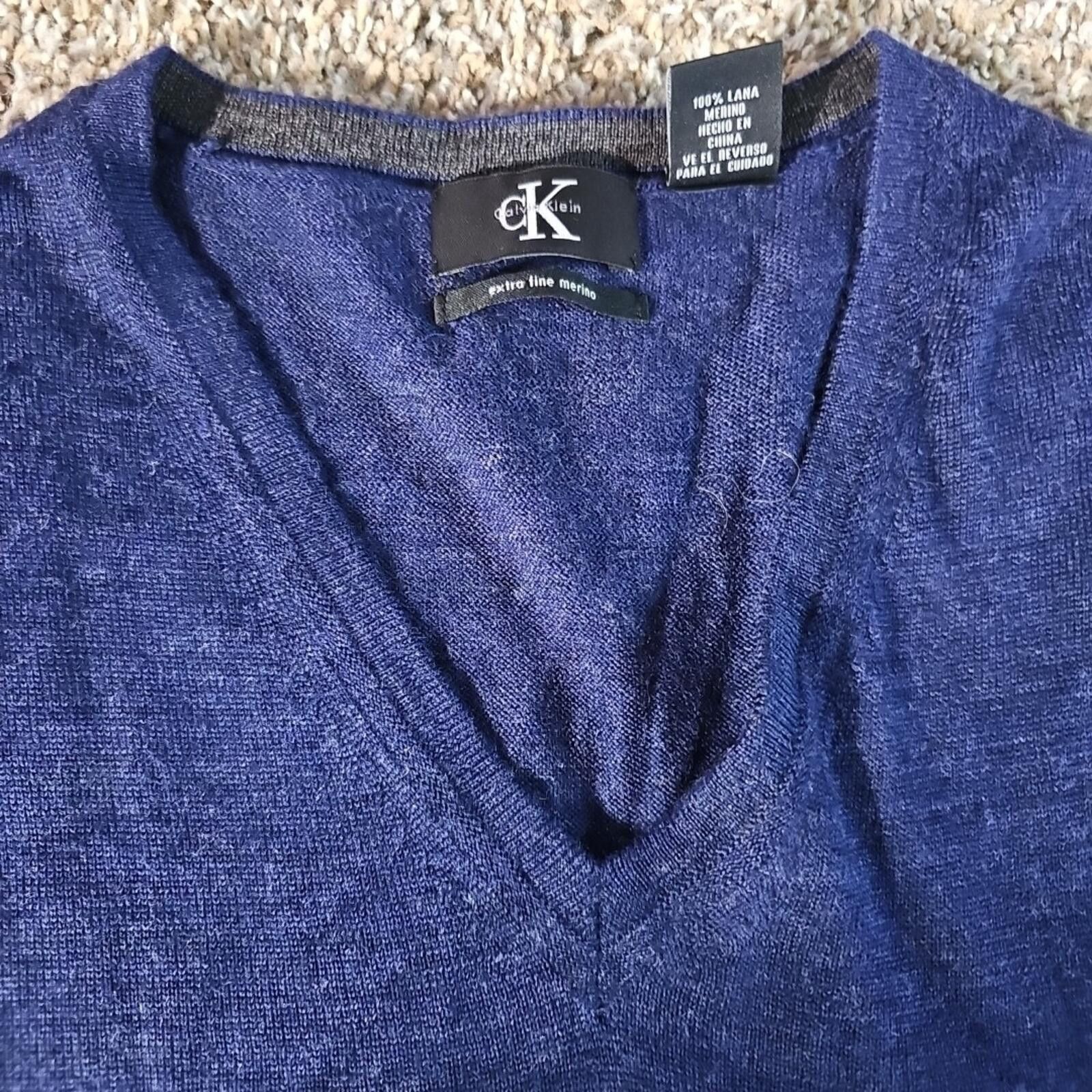 Calvin Klein Calvin Klein XL 100% Merino Wool Vneck Sweater Size US XL / EU 56 / 4 - 3 Thumbnail