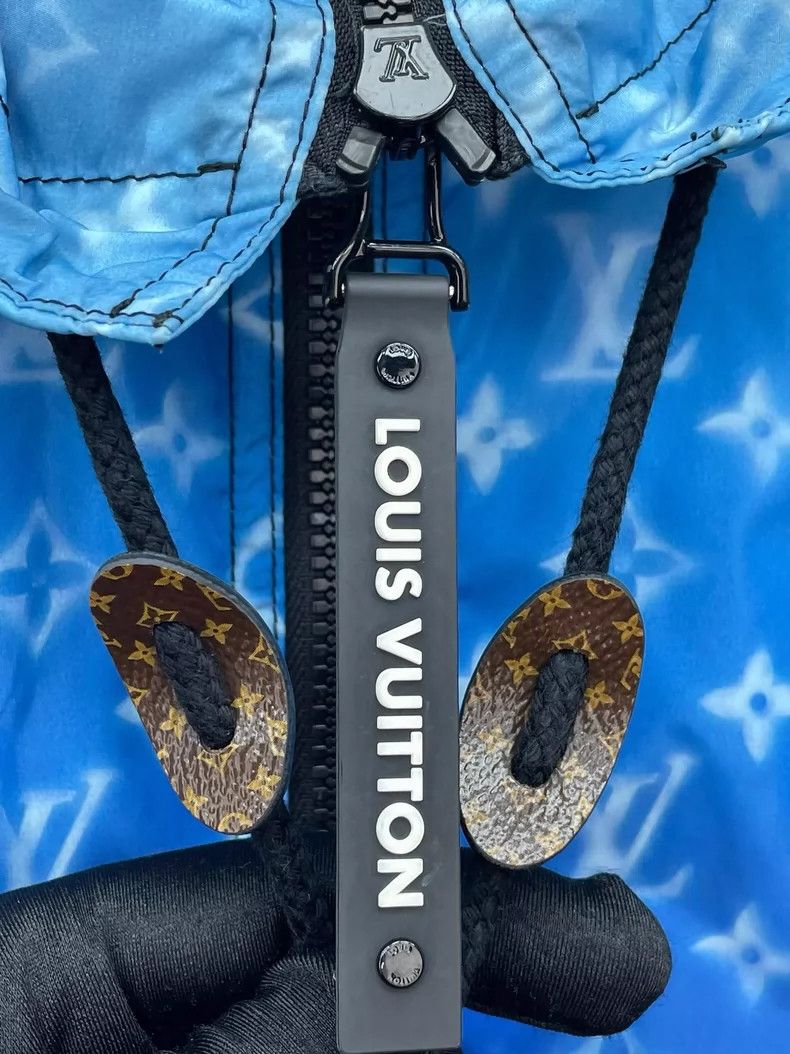 Louis Vuitton LOUIS VUITTON Old-print gradient hooded trench jacket 2504- Size XXS / US 00 / IT 34 - 3 Thumbnail