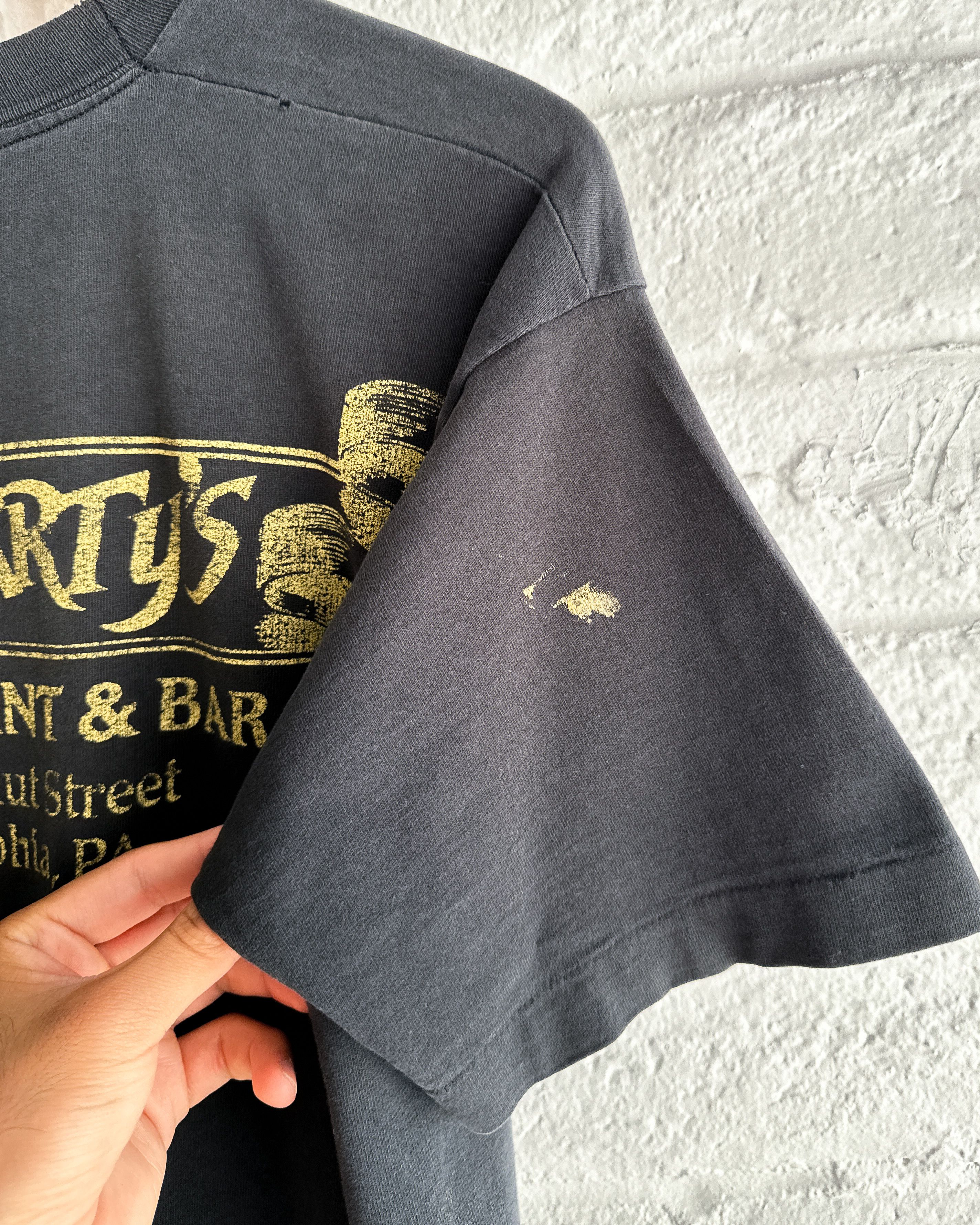 Vintage Vintage 90s Guinness Beer T Shirt Thrashed Faded Distressed Size US L / EU 52-54 / 3 - 9 Thumbnail