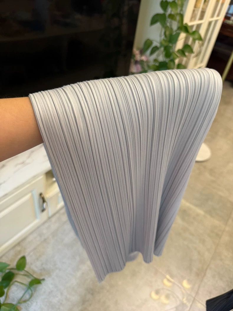 Issey Miyake Issey Miyake size:5 Light grey pleated skirt Size 31" - 8 Thumbnail