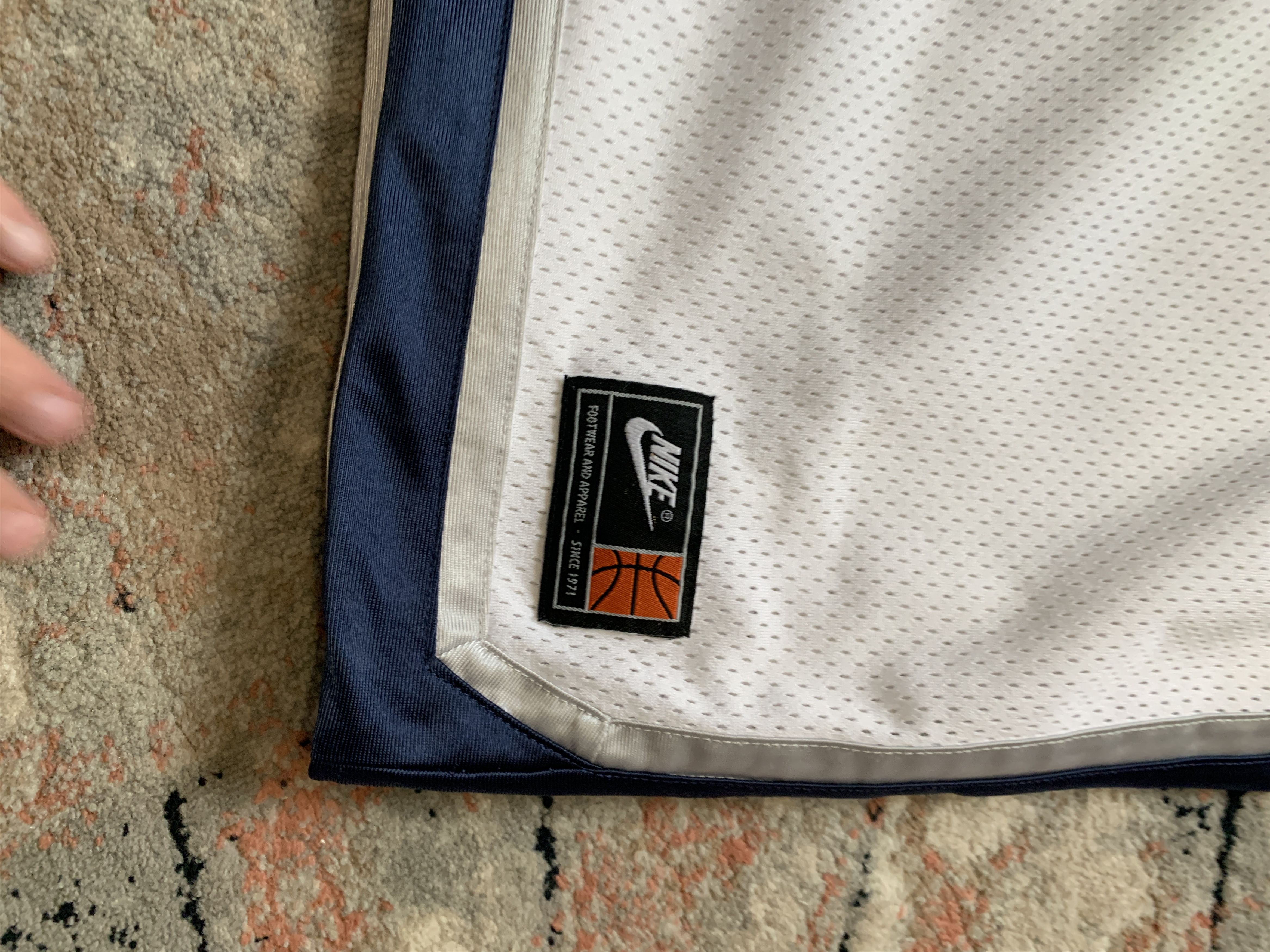 Nike Nike Vintage Big Logo Basketball Jersey Size US L / EU 52-54 / 3 - 9 Thumbnail
