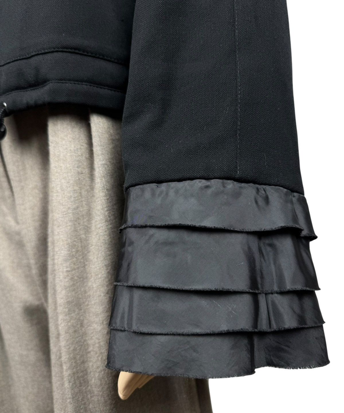 Armani Collezioni Armani Collezioni Wool Zip Jacket Ruffle Trim size IT42 Size M / US 6-8 / IT 42-44 - 9 Thumbnail