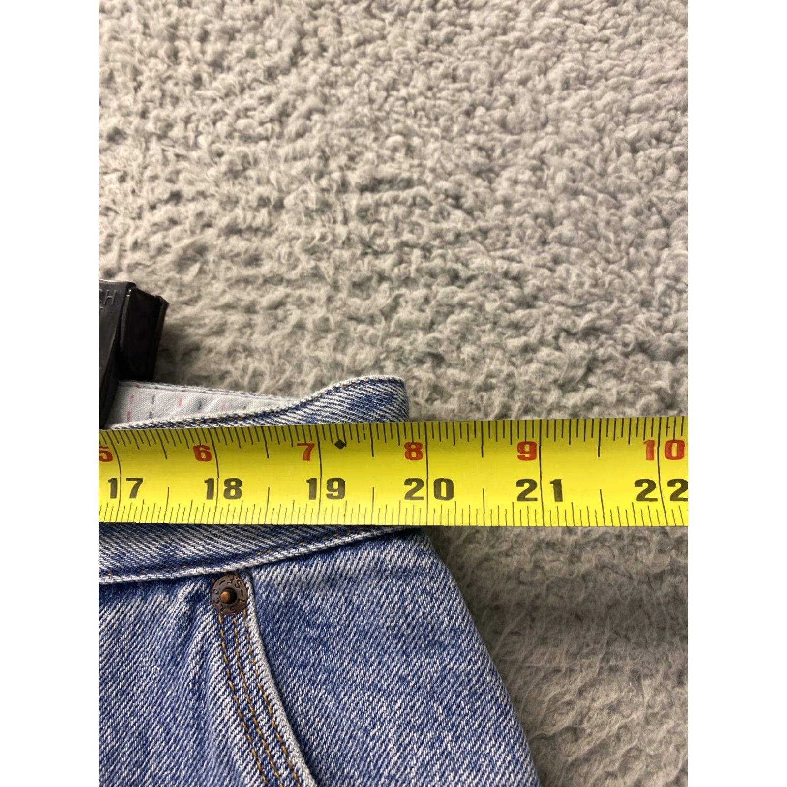 Denime Levi’s Capri Jeans Women’s 20W Blue Mid Rise Cotton Blend 5-Pocket Casual Size 42" / US 20 - 6 Thumbnail