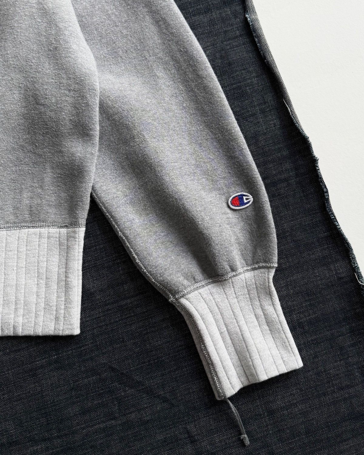 Champion CHAMPION DOUBLE V-GUSSET ARMY CREW SWEATSHIRT Size US XL / EU 56 / 4 - 5 Thumbnail