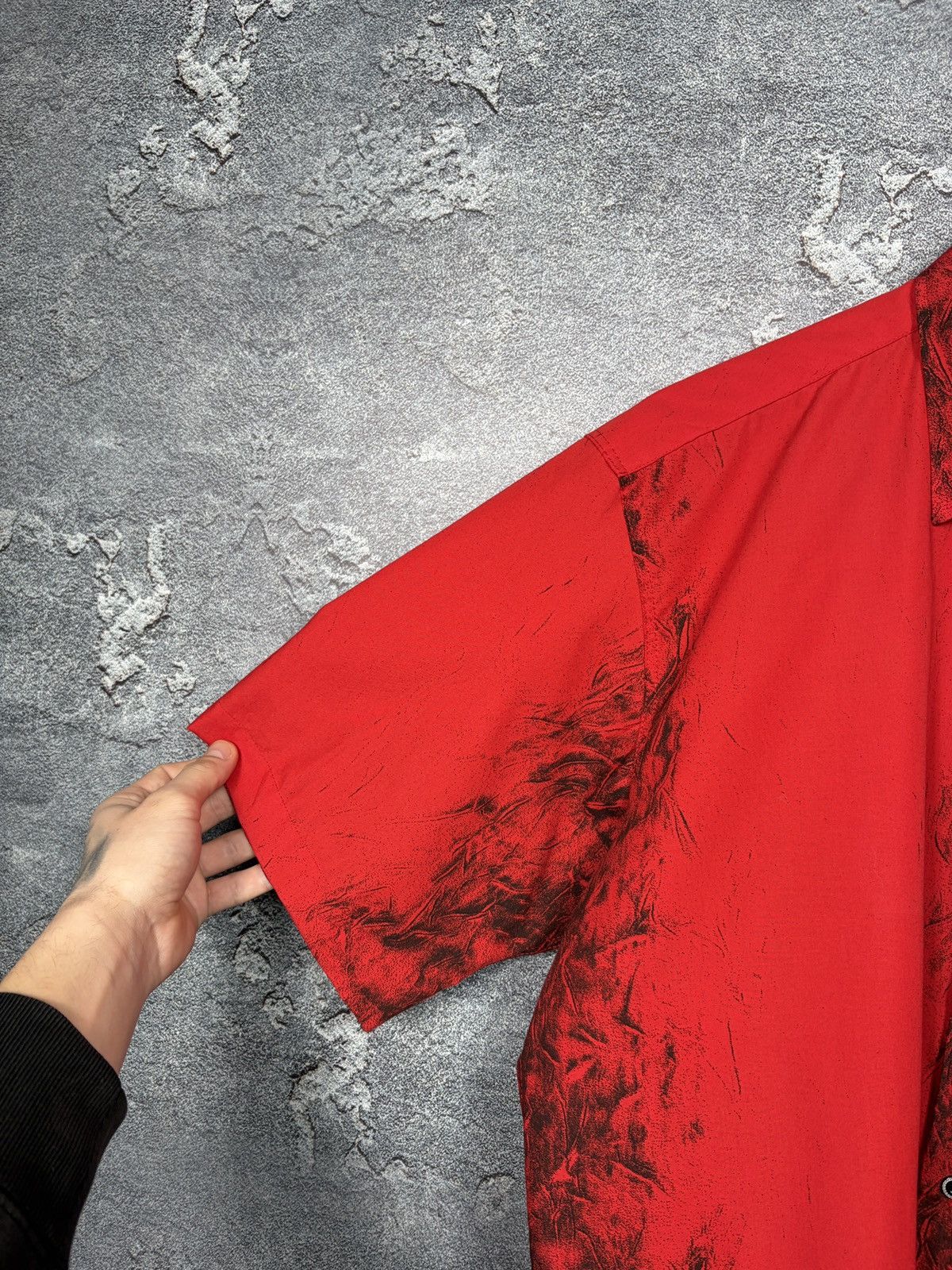 Versace Vintage Versace Red Abstract Pattern Hawaii Shirt Size US M / EU 48-50 / 2 - 5 Thumbnail