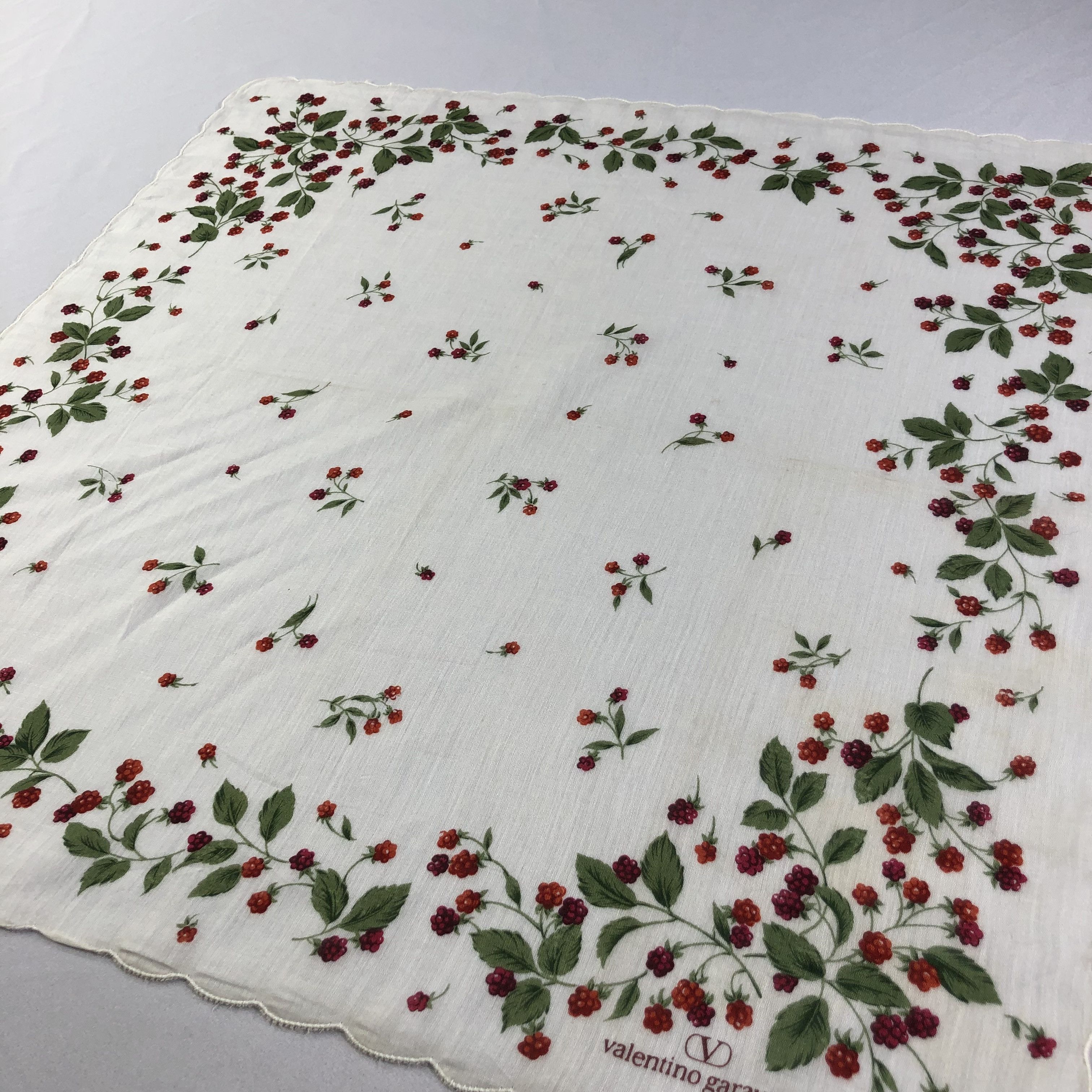 Vintage ValENTino GaRAVani Handkerchief Neckerchief Bandana H2006 Size ONE SIZE - 3 Thumbnail