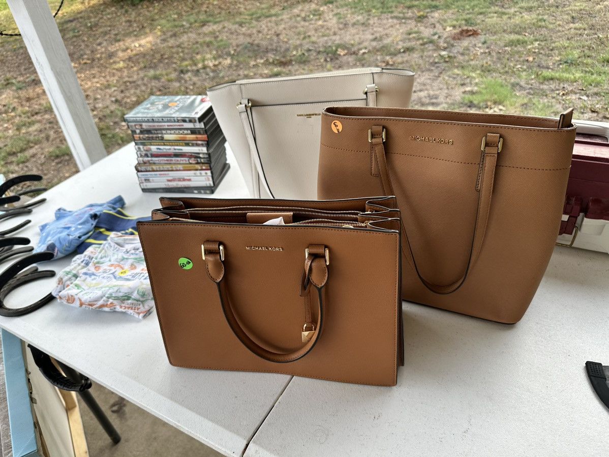 Michael Kors Hand Bag Size ONE SIZE - 3 Thumbnail