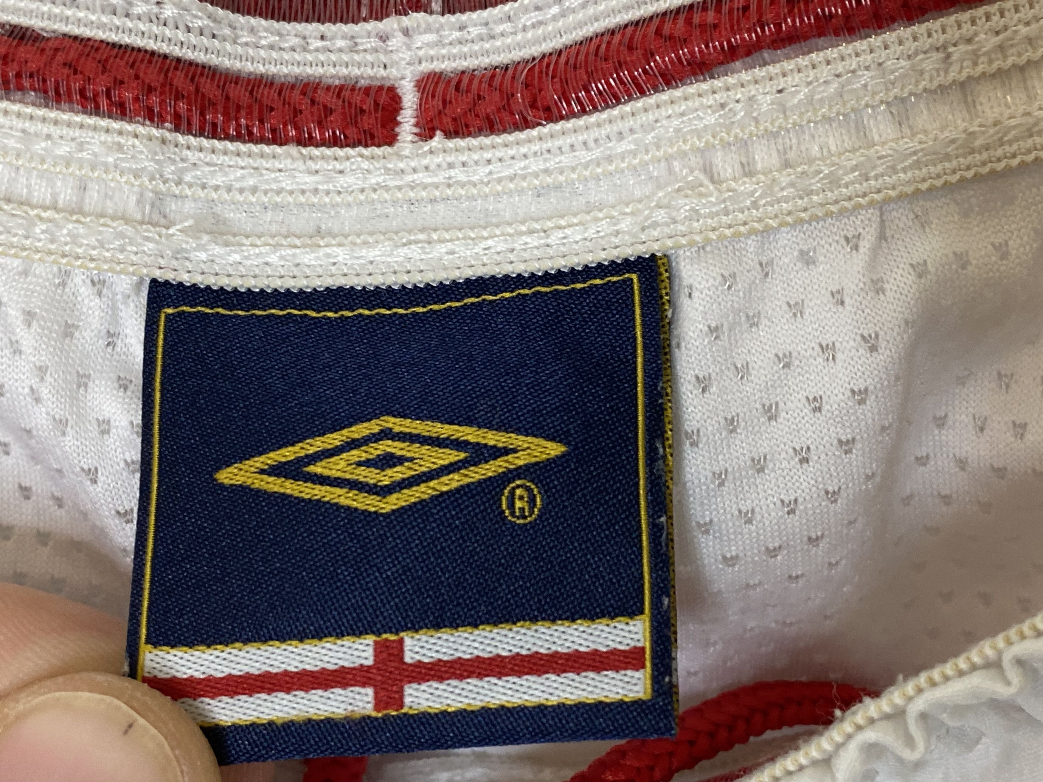 Umbro ENGLAND NATIONAL TEAM 2006 2008 AWAY FOOTBALL SOCCER SHORTS Size US 34 / EU 50 - 5 Thumbnail