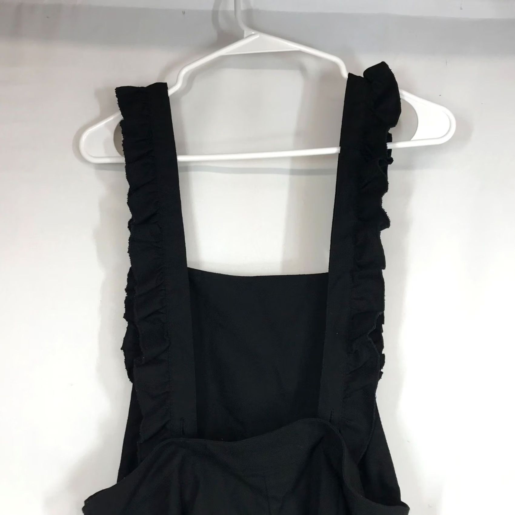 Hot Topic HOT TOPIC - WOMEN'S MEDIUM -BLACK POLYESTER BELND RUFFLE STRAPS ROMPER SHORTS Size 32" / US 10 / IT 46 - 5 Thumbnail