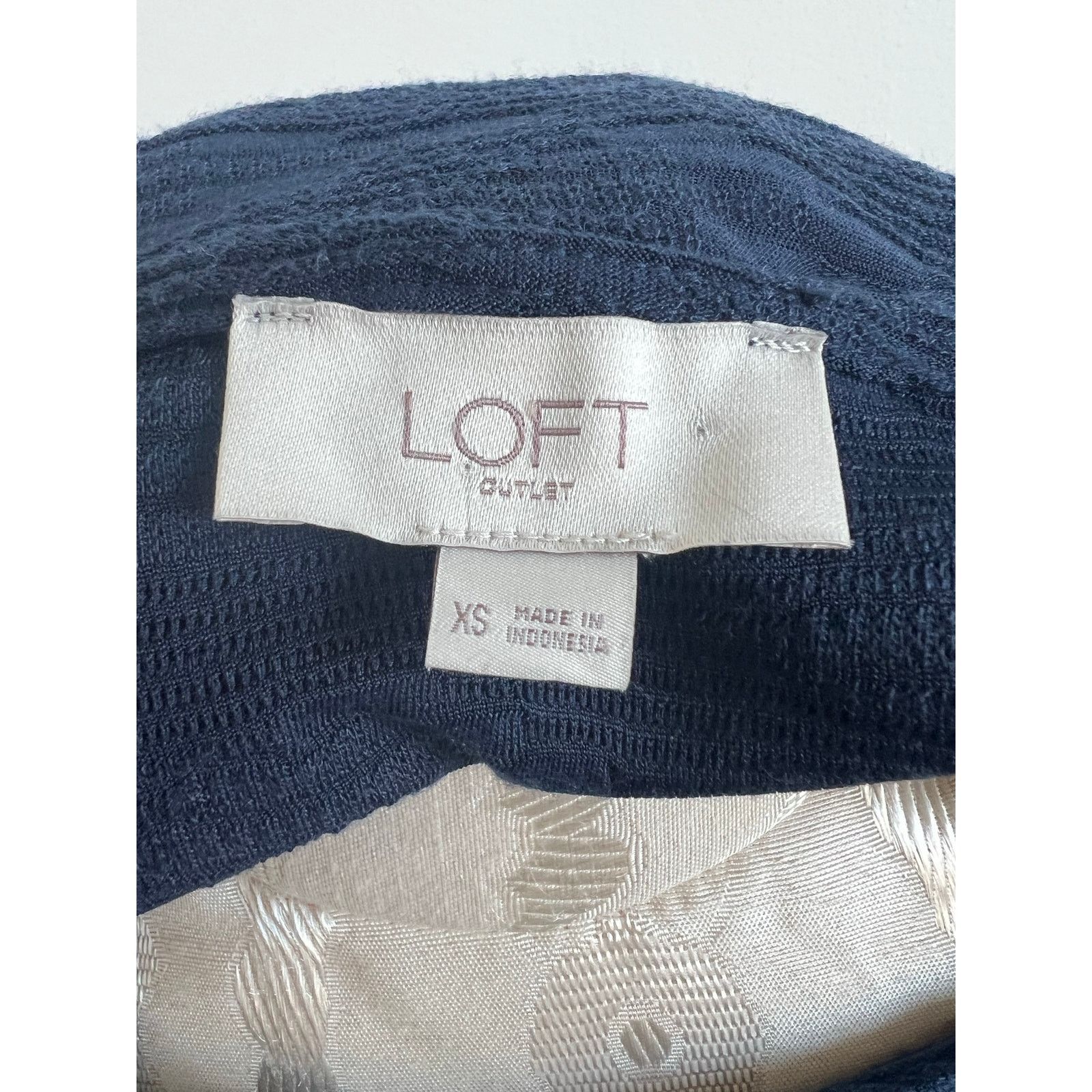Loft Loft Outlet Textured 3/4 Length Bell Sleeve Blouse XS Size XS / US 0-2 / IT 36-38 - 6 Thumbnail