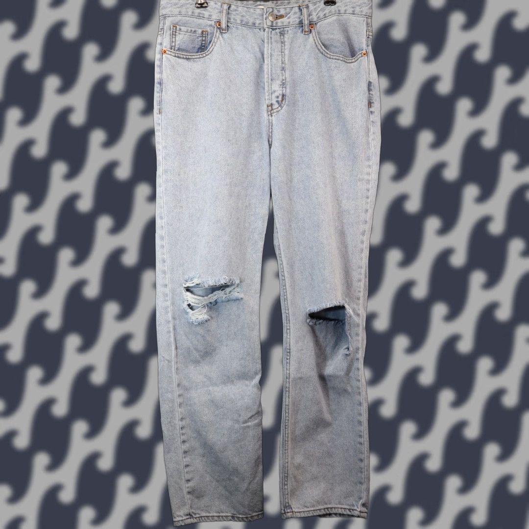 Vintage Song Timeless Jeans Women’s Size 11/30 Light Wash Destroyed Size 32" / US 10 / IT 46 - 1 Thumbnail