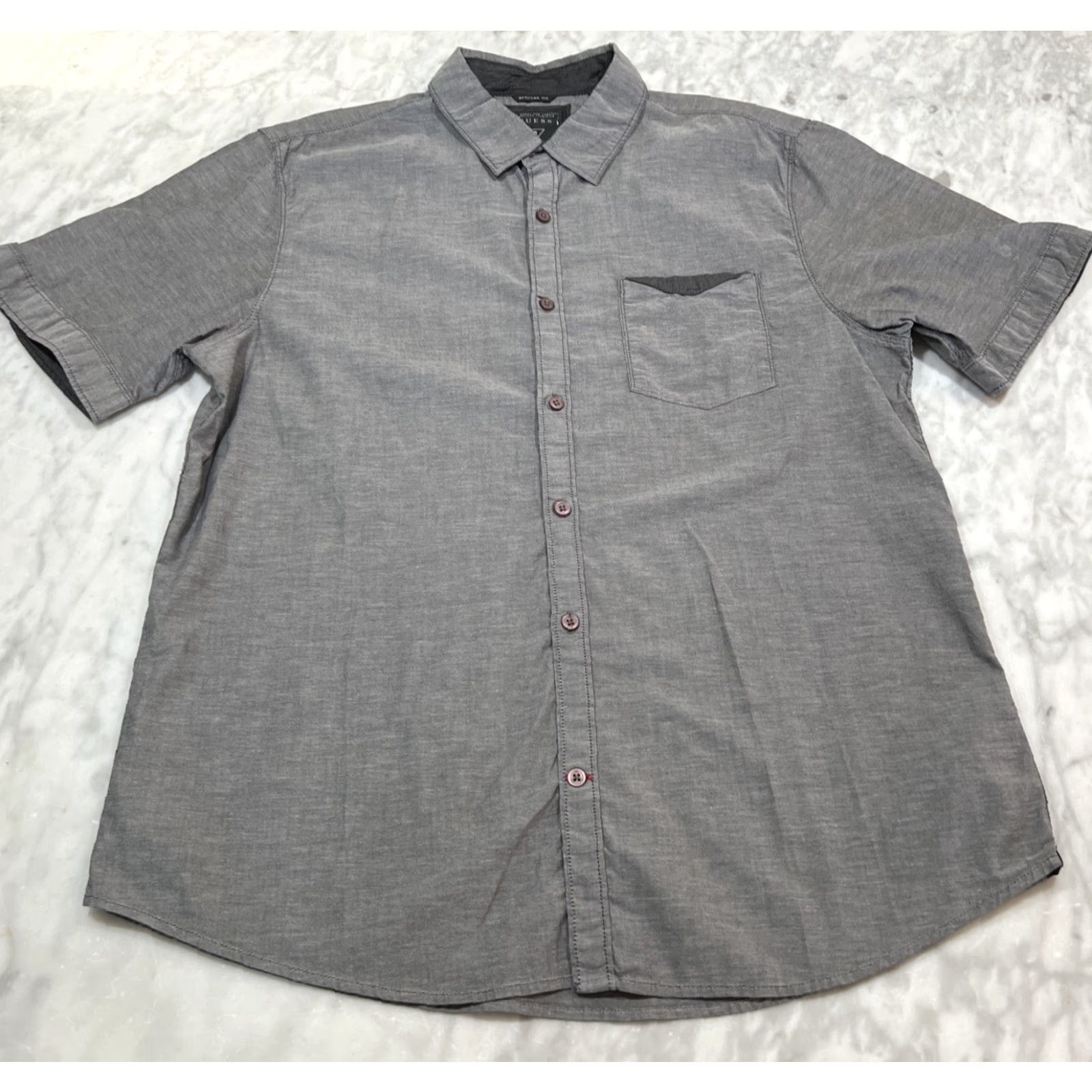 Guess VINTAGE Guess Men’s XL Gray Button-Up Short Sleeve Shirt 90s, Travel, Casual Mens Regular Classic Button Up Shirt Size US XL / EU 56 / 4 - 2 Thumbnail