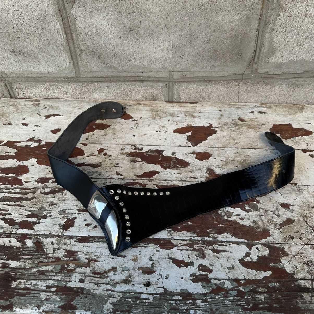 20471120 Vintage Women’s Fang Leather Belt Grunge Hype Trend Size ONE SIZE - 6 Thumbnail